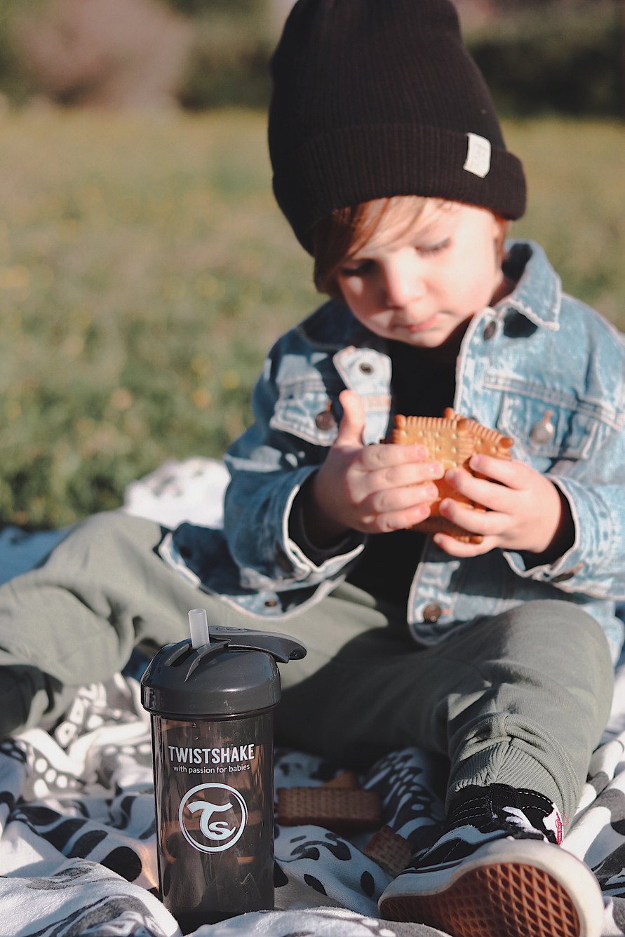 Поильник Twistshake Straw Cup черный 360 мл Twistshake MC/TWS78593