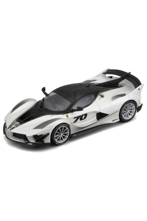 Гоночная машинка Ferrari белая